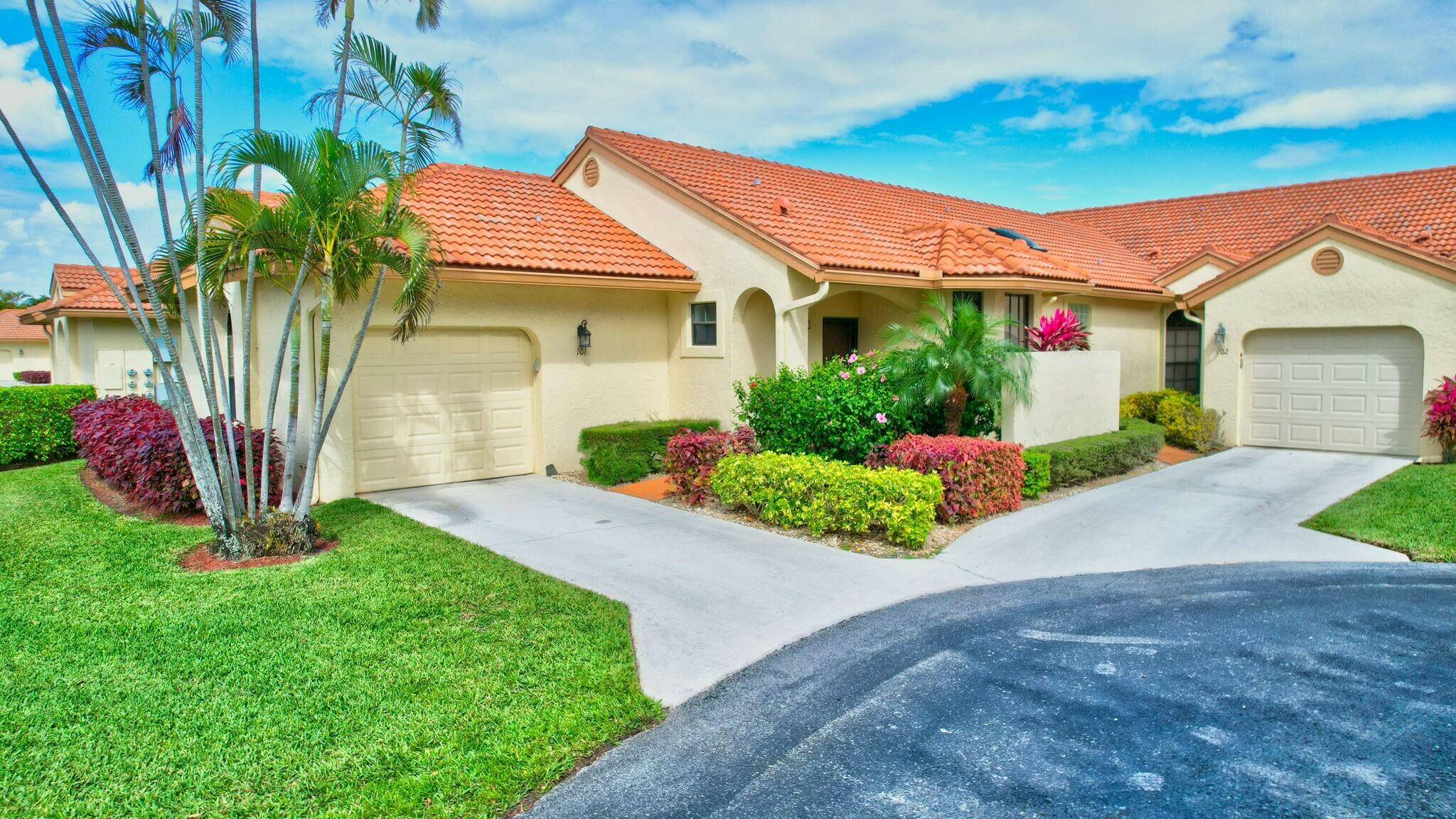 Beautifully maintained villa is ready for its new owner.