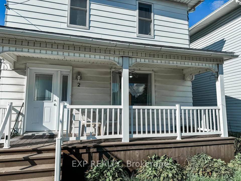 Welcome to easy living in the heart of St.