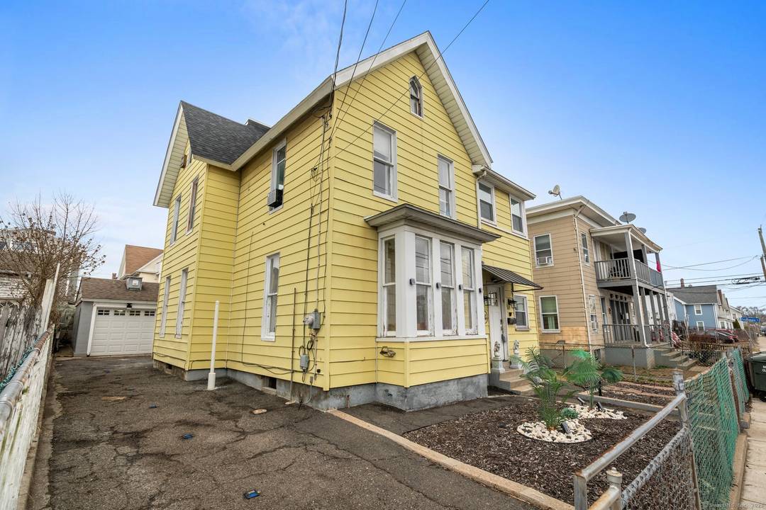 Spacious Single Family Home with Multi Generational Potential Modern Updates Discover this inviting 3584 sq.