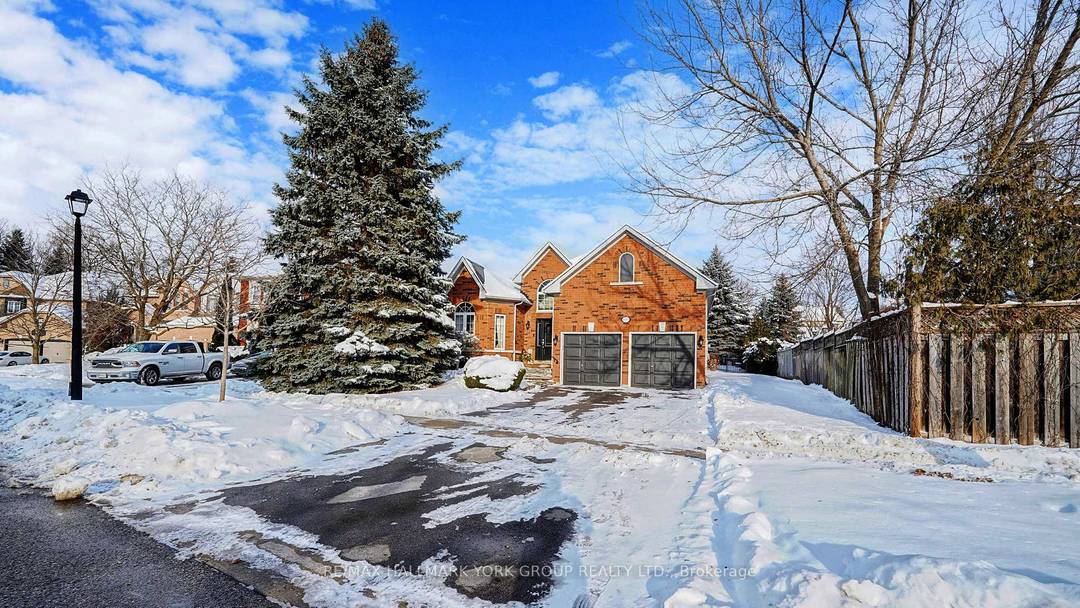 Beautifully Well Cared For Bungalow In Highly Coveted Stonehaven In Newmarket.