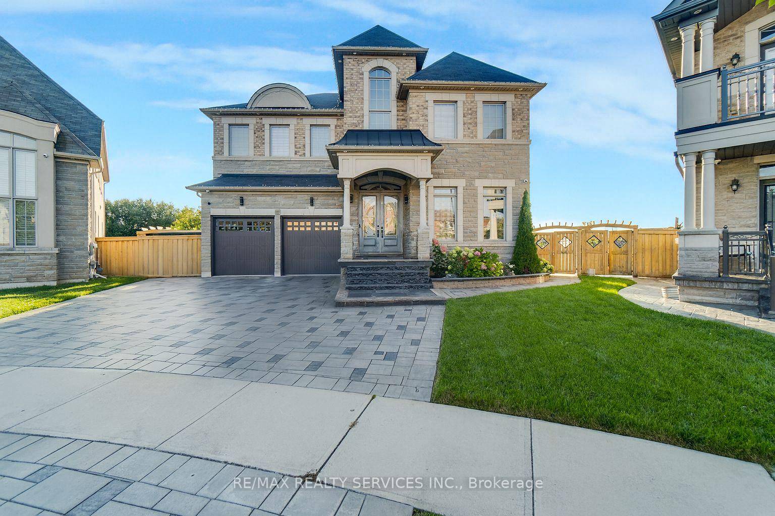 Welcome to this beautifully finished 2 bed, 1 bath basement apartment at 66 Hanbury in Brampton.