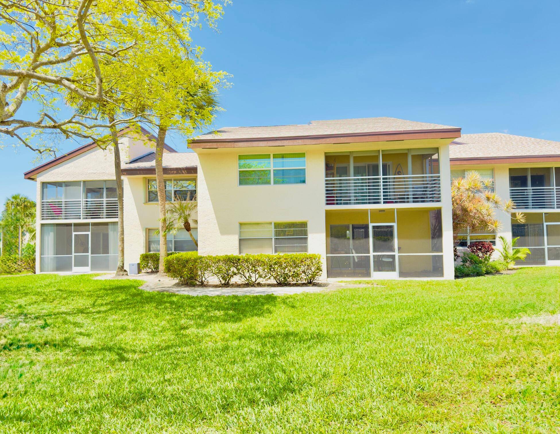 LOOKING FOR THAT EXTRA LARGE FAMILY CONDO ?