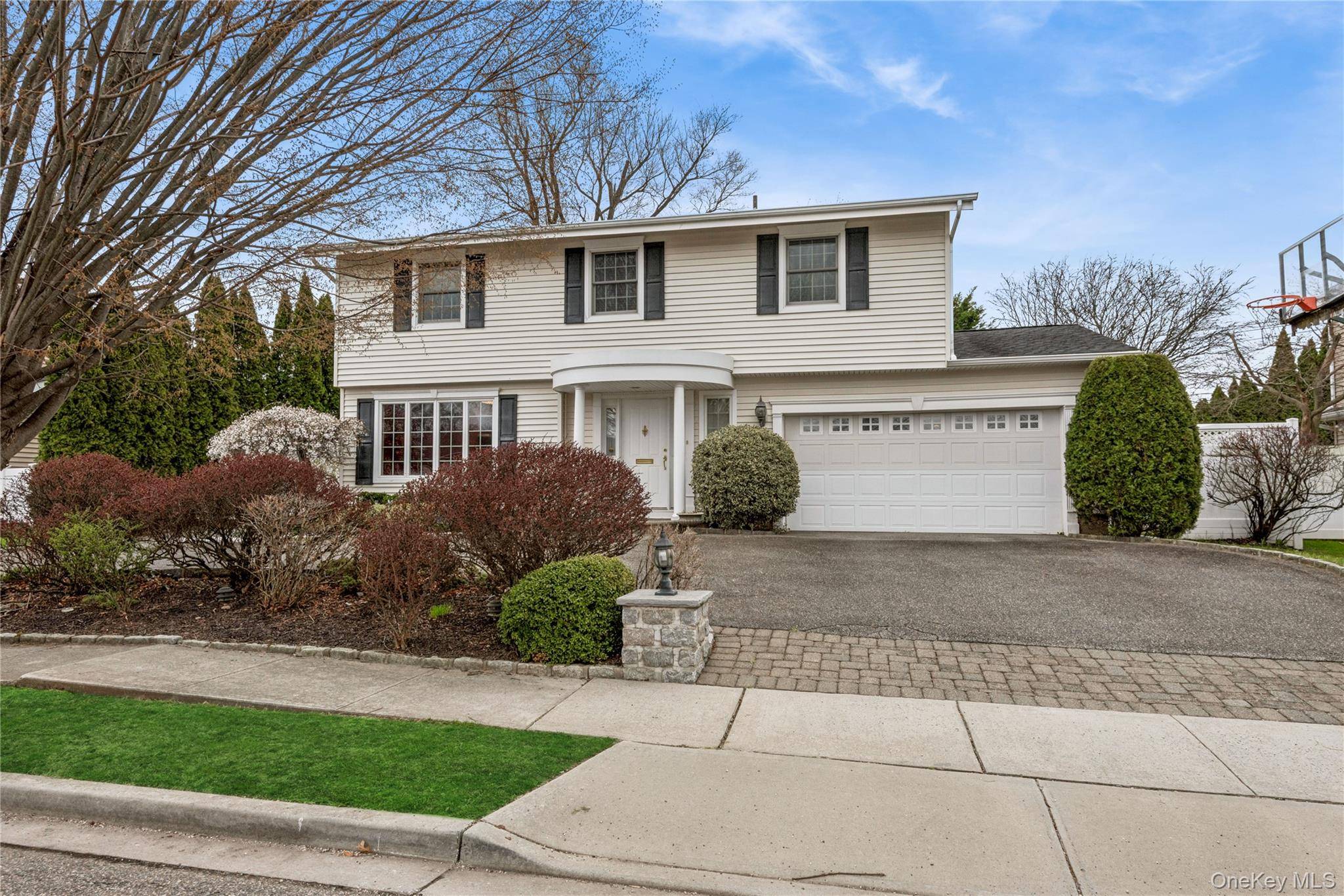 Welcome to 20 Sagamore ! This spacious splanch boasts a nice floorplan with 2 car garage, wood burning fireplace, full HVAC system amp ; much more.