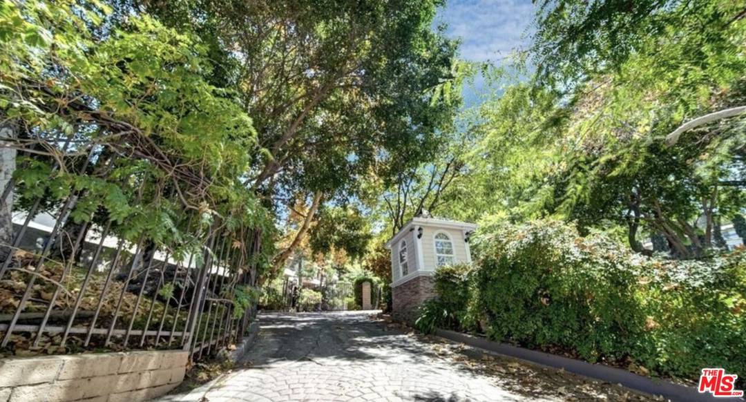 2700 Cahuenga Blvd 2BR Hollywood Hills East La