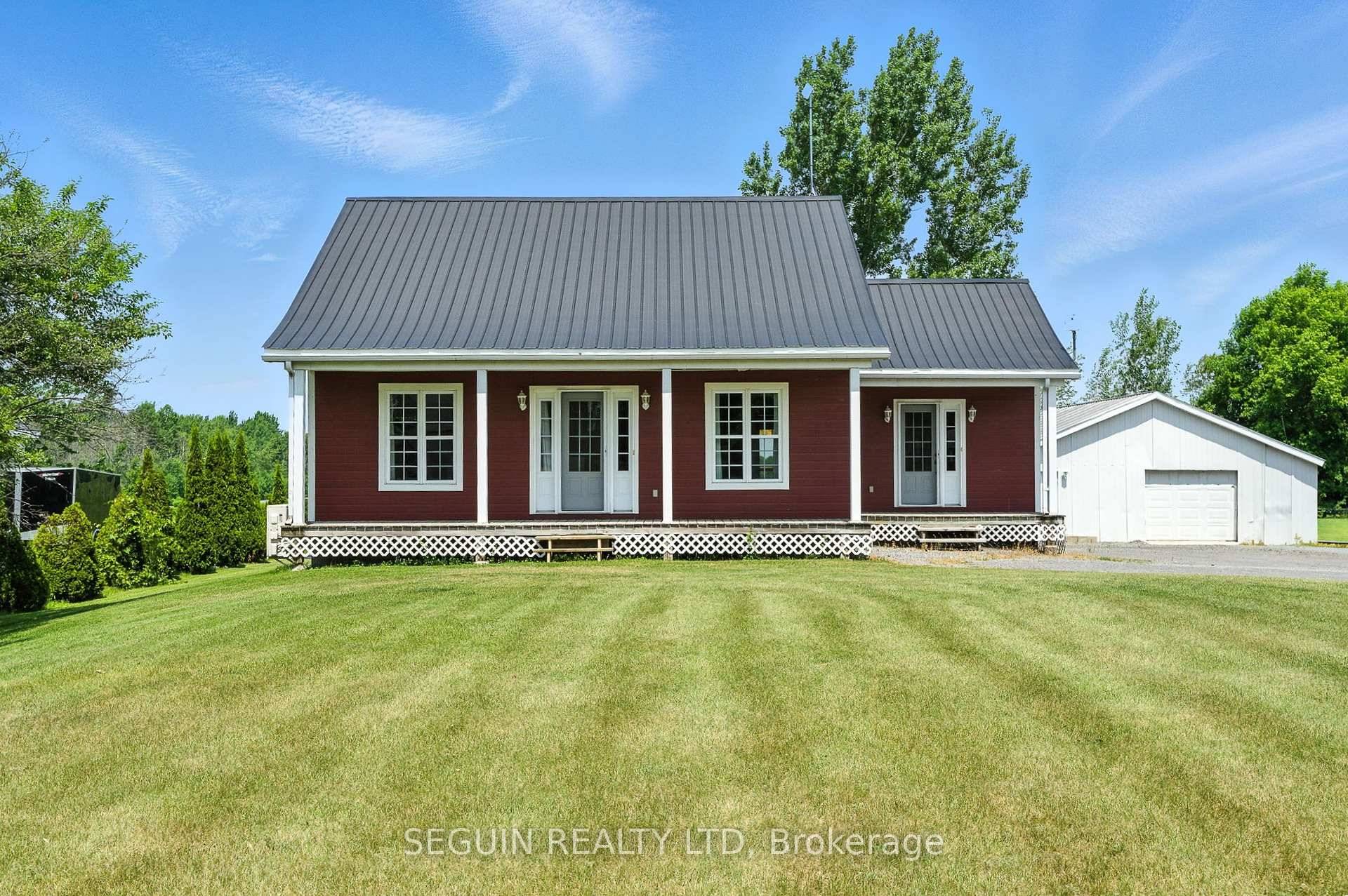 4 BEDROOM BUNGALOW WITH DETACHED GARAGE WORKSHOP 26 X 50 amp ; NO REAR NEIGHBORS !