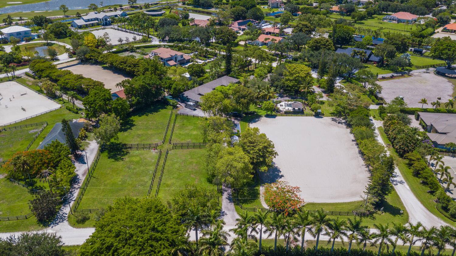 Winter Heaven Farm is opening the gates once again for the 2025 2026 WEF season for you to enjoy this fabulous 13 stall barn in the highly sought after Saddle ...