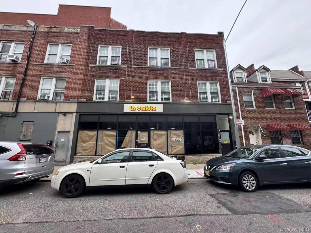 Prime Woodside location !