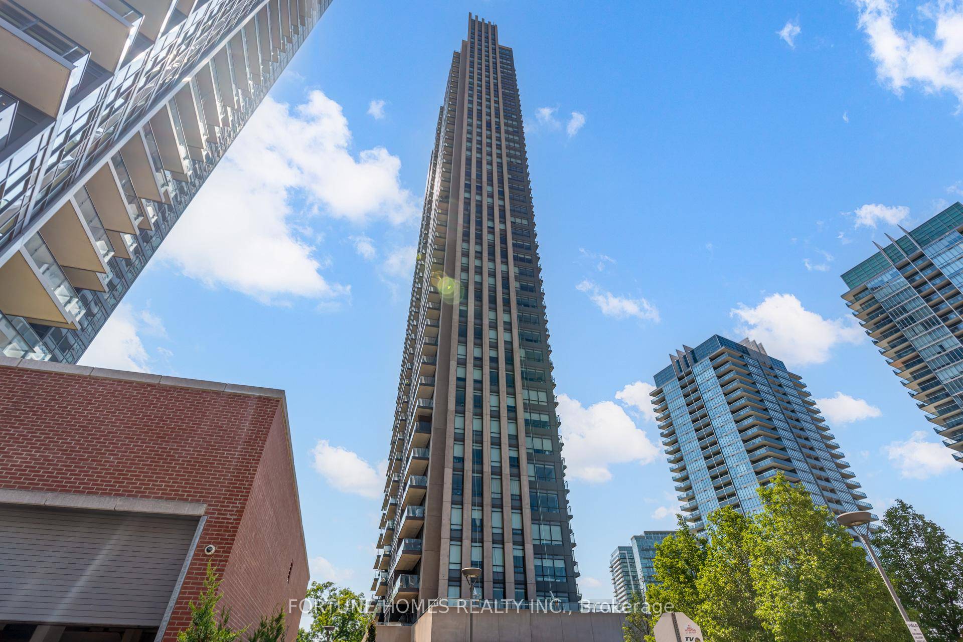 Welcome to this modern 2 bedroom, 2 bathroom condo located in the heart of Humber Bay Shores.