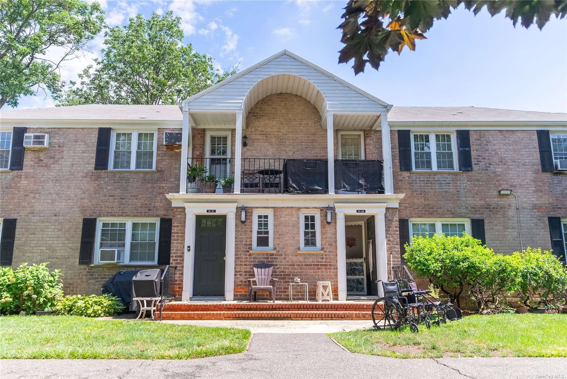 Beautifully renovated corner coop in Cloverdale Gardens with 2 3 bedrooms 3rd bedroom converted to a dining room.