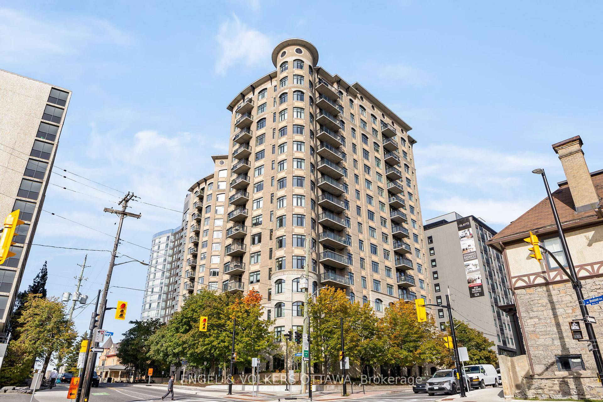 Nestled in a quiet yet central enclave of downtown Ottawa, this corner 1 bedroom, 1 bathroom unit at Bronson Gardens offers the perfect blend of convenience and tranquility.