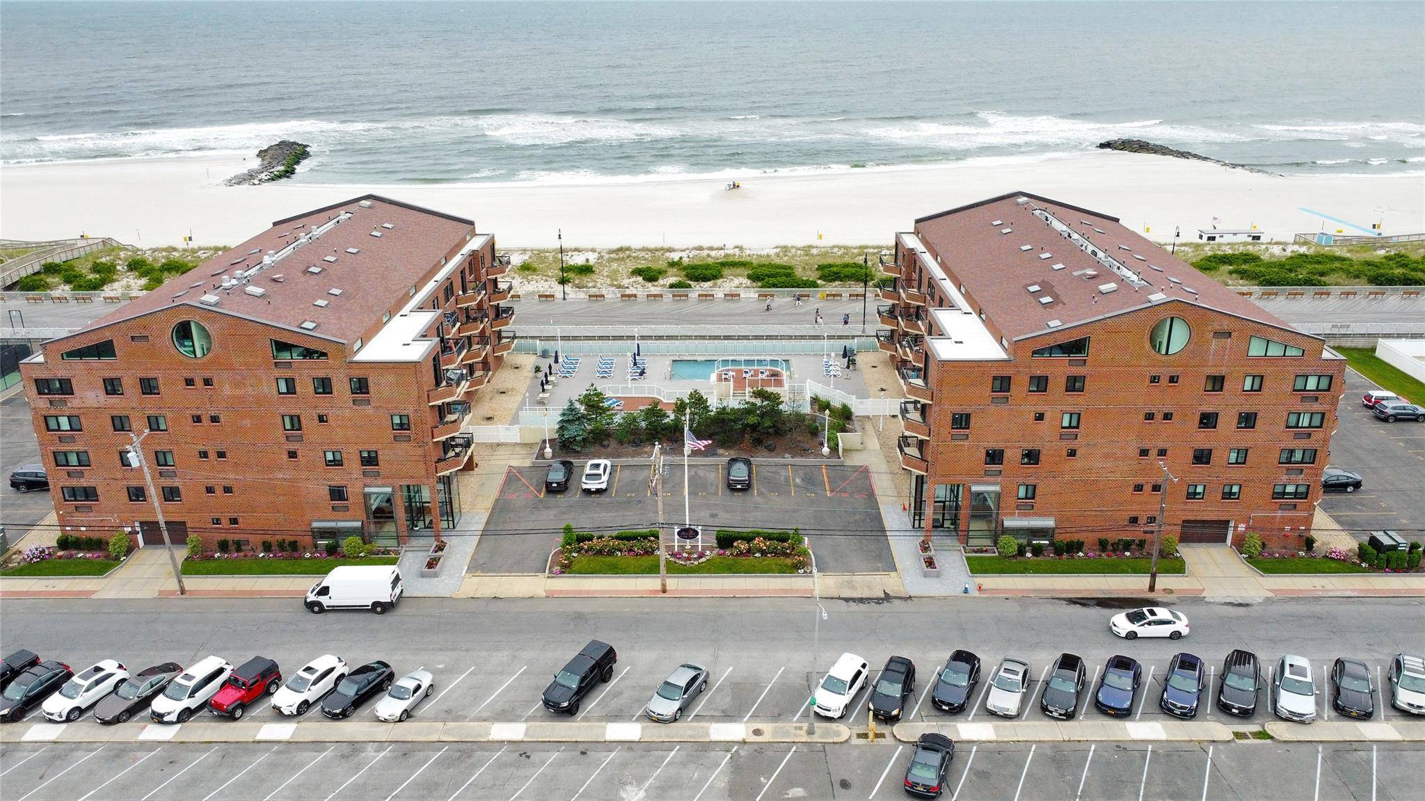 Welcome to Long Beach Beachside Luxury Condo Living !