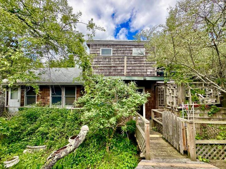 PRICE REDUCED ! Charming cottage located close to town on large, private lot.