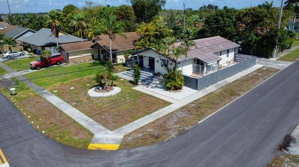 IMMACULATE ! Upgraded, beautiful 3 bedroom, 2 bath house.