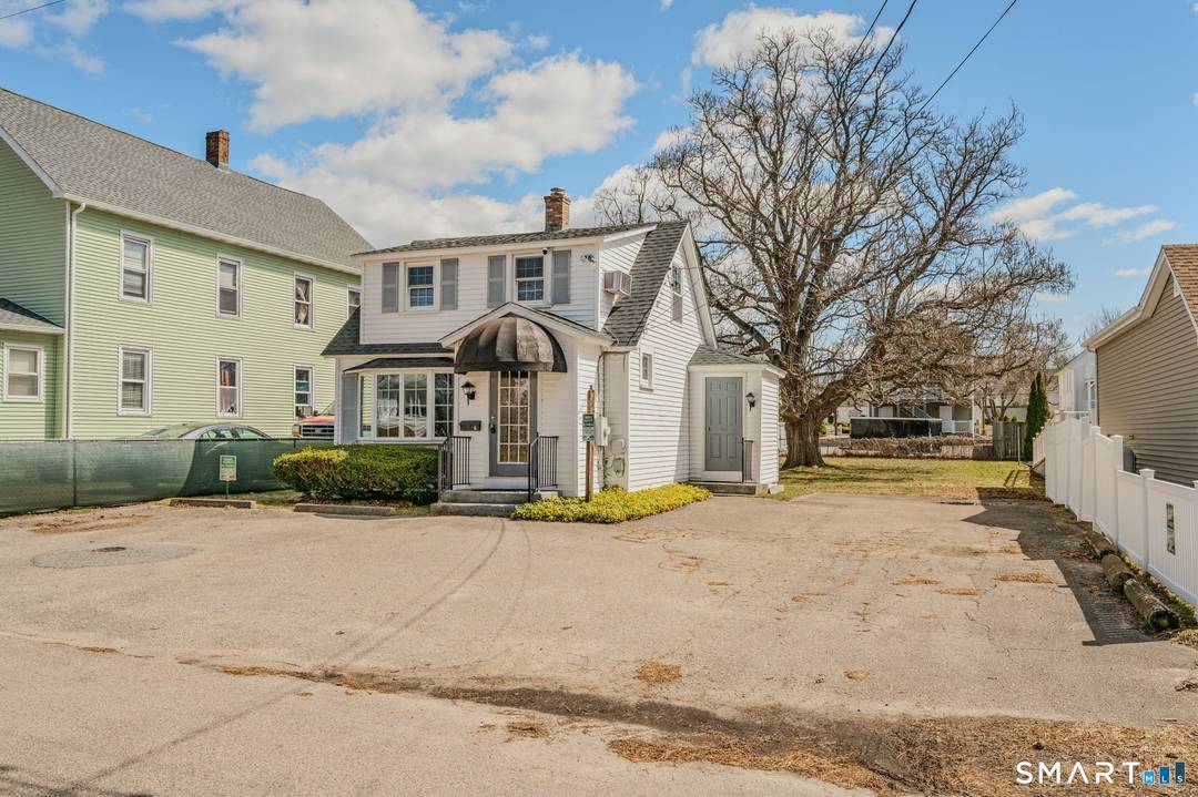 Exceptional mixed use opportunity in the heart of one of Connecticut's most vibrant coastal destinations.