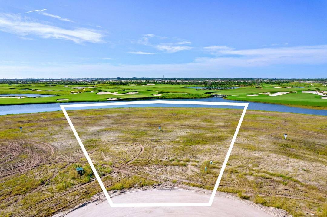 This directly south facing pie shaped 1 acre lot has expansive views of holes 11, 16 and 17 on Panther National's acclaimed Jack Nicklaus Justin Thomas' designed championship golf course.