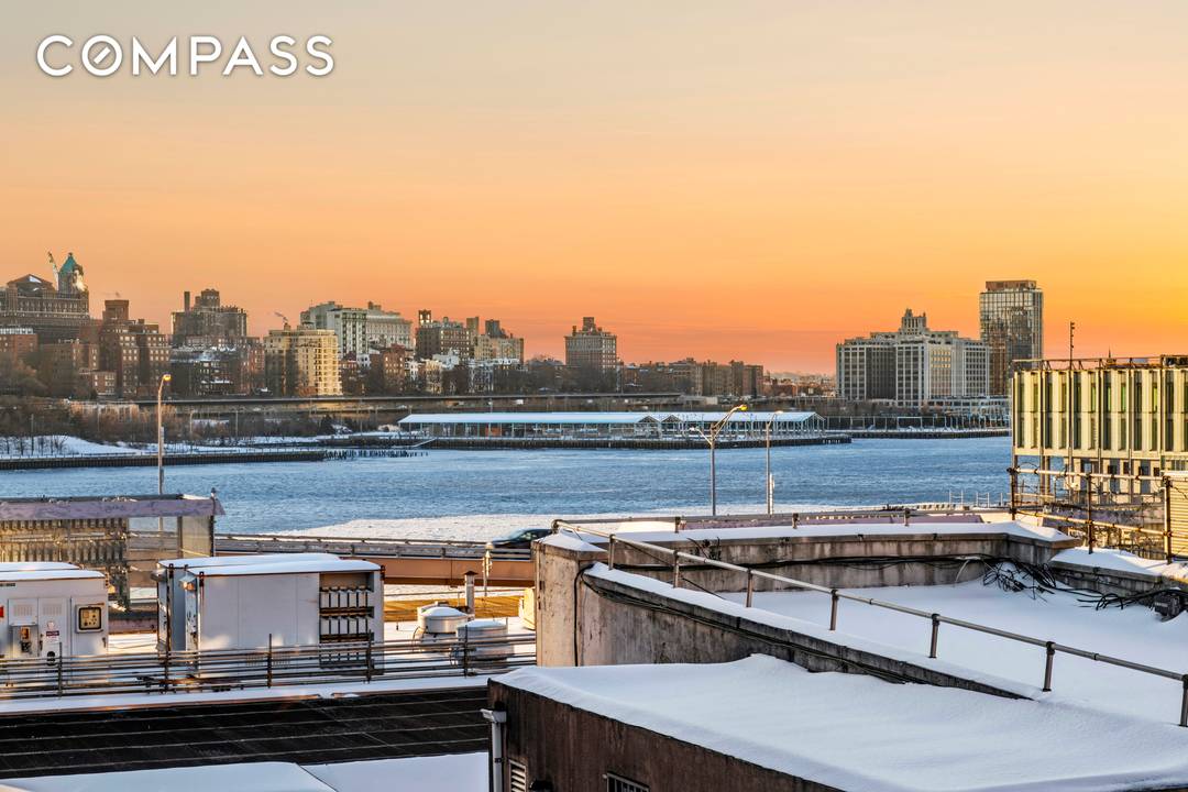 Just steps from the titular restaurant of Netflix s Black Rabbit starring Jude Law and Jason Bateman, and set within one of Manhattan s most historic waterfront enclaves, this iconic ...