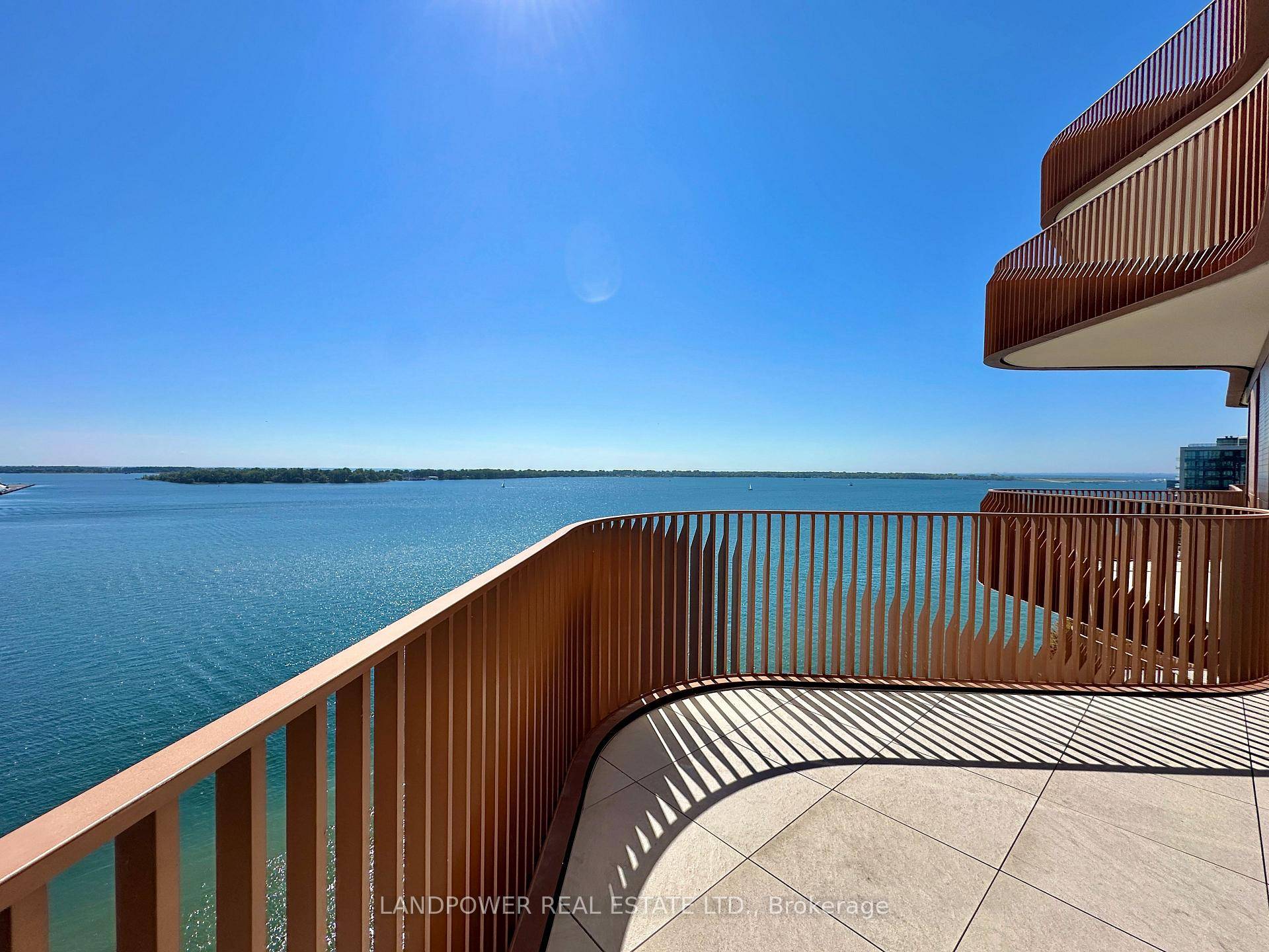 Welcome to Tridels luxurious Aqualina at Bayside, where waterfront living meets urban sophistication !