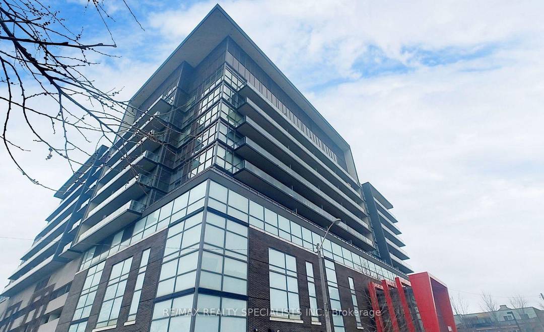 Corner unit vith view of cn tower, very bright amp ; stunning view of the city, wraparound terrace balcony, laminate throughout w 9ft ceilling, roller window blinds, S S appliances, ...