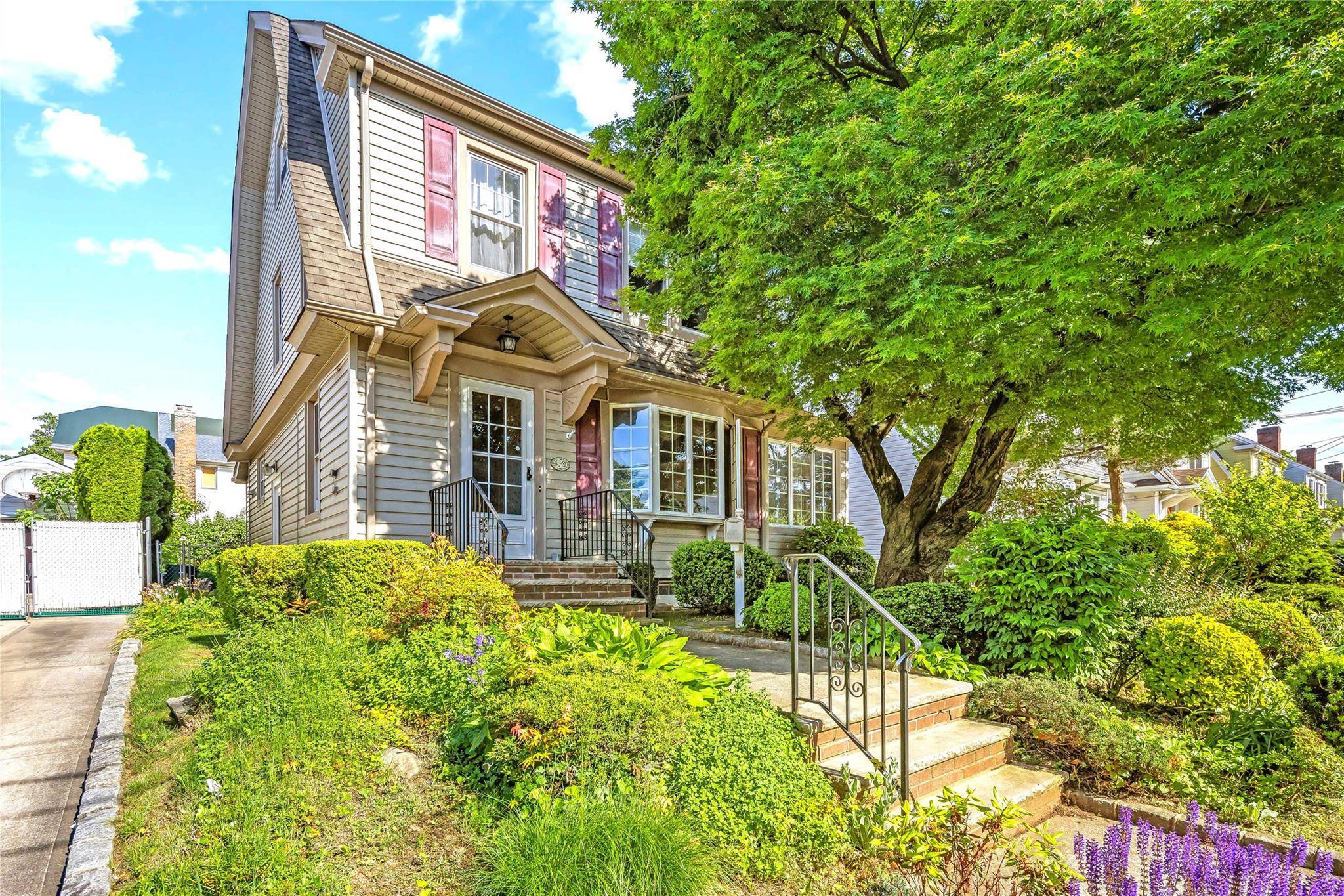 Charming detached single family colonial for sale on quiet block in Flushing !