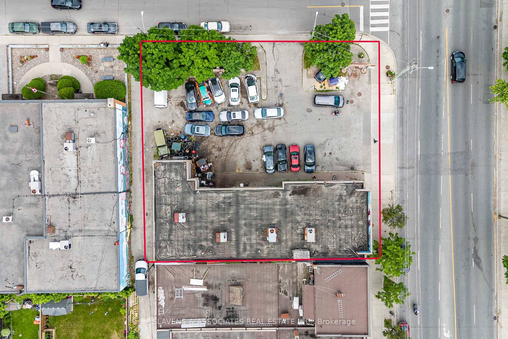 ATTENTION DEVELOPERS AND BUILDERS Rare Development Opportunity at 3312 Danforth Ave.