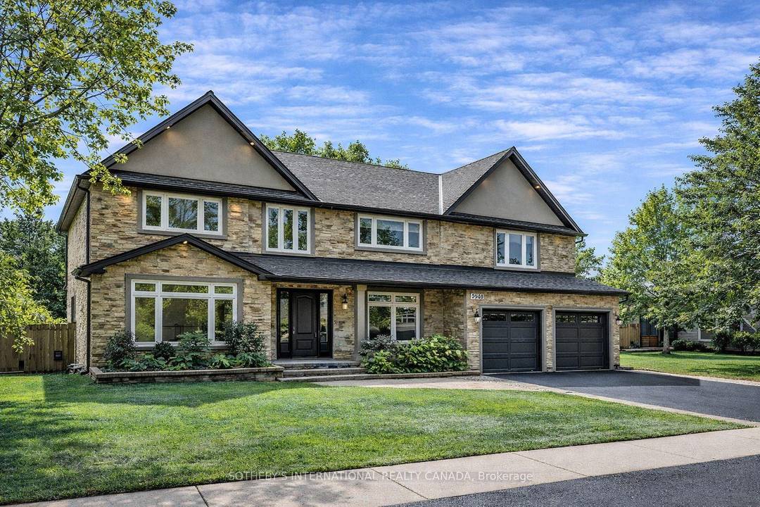 Rare opportunity to live on prestigious Mississauga Rd in the highly sought after Sheridan community, just moments from the Mississauga Golf amp ; Country Club.