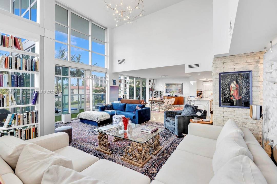 Stunning 2 Story Waterfront Duplex Condo 4 Beds 4.