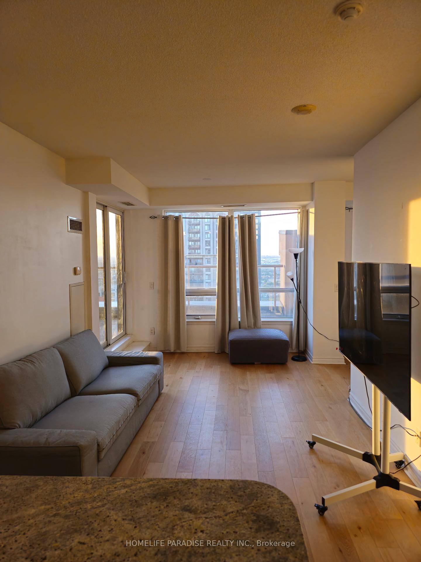 Excellent Corner Unit Condo In The Heart Of Mississauga, Next To Sq One Shopping Centre.