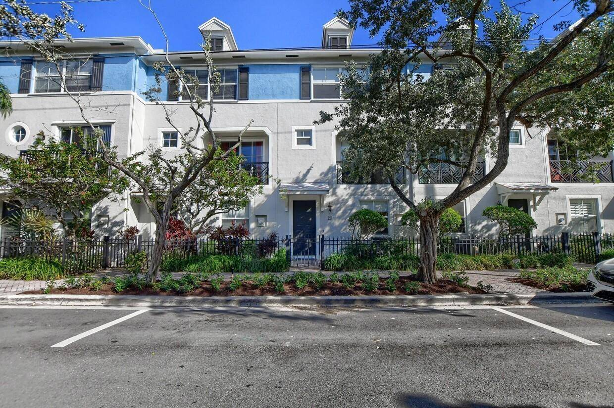 Fully renovated 2BD 2. 5BA den townhome just steps from Atlantic Ave and Delray Tennis Center.