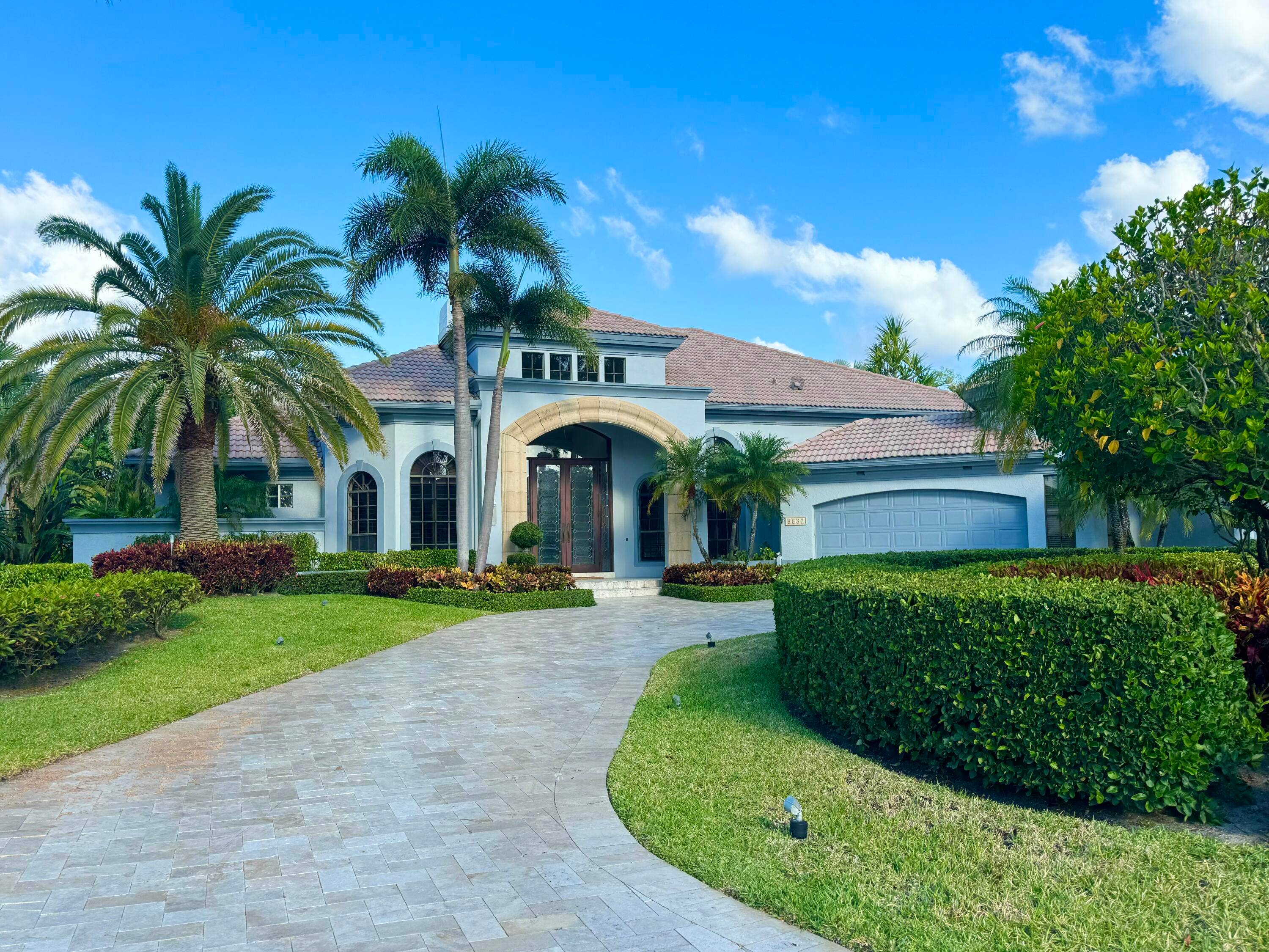 Discover unrivaled elegance at Vintage Oaks with this luxurious 3 bedroom estate, complete with an office and 4.