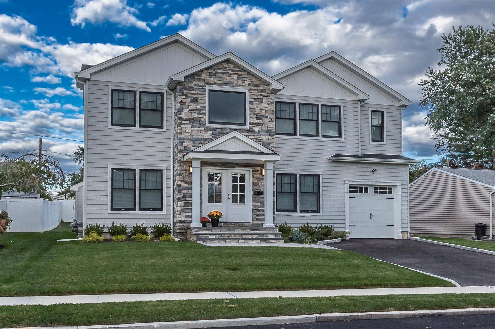 MODEL HOME AVAILABLE FOR VIEWING.