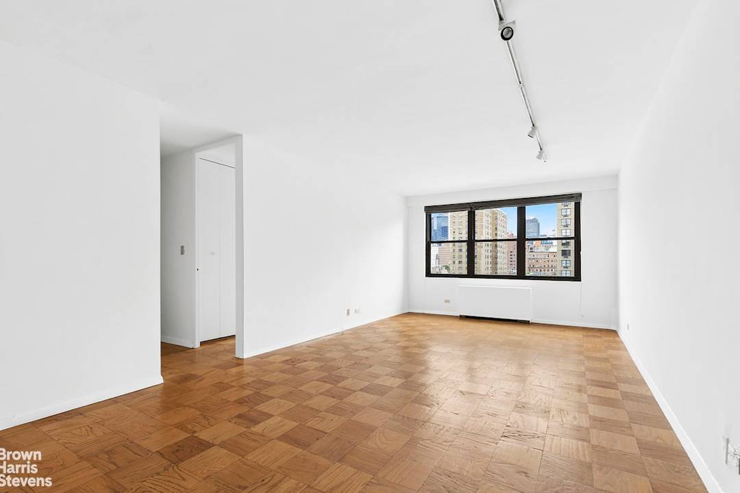 Rarely Available High Floor Corner One Bedroom in Kips Bay !