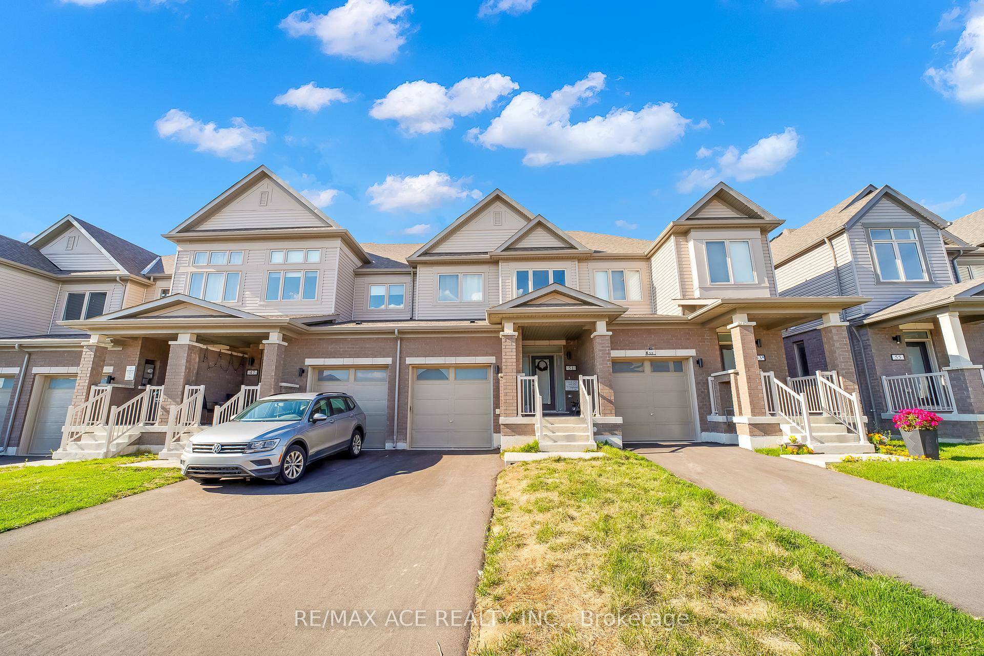This stunning townhouse offers an exceptional opportunity to own a spacious 3 bedroom, 3 bathroom home in a highly sought after location.