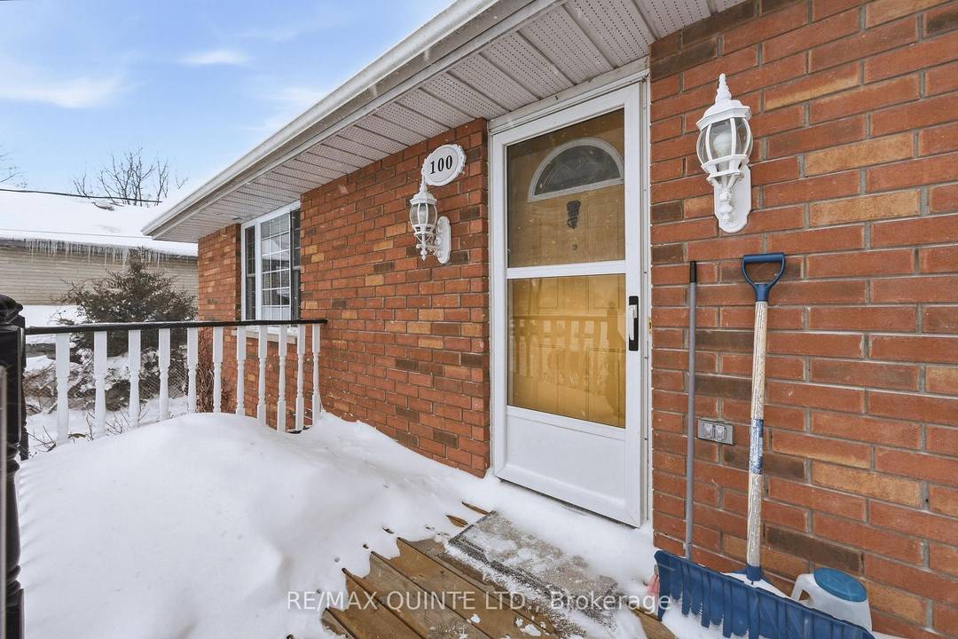 Light filled, spacious, and full of charm, the upper unit at 100 Creswell Drive offers a wonderful place to call home in one of Trenton's most walkable neighbourhoods.