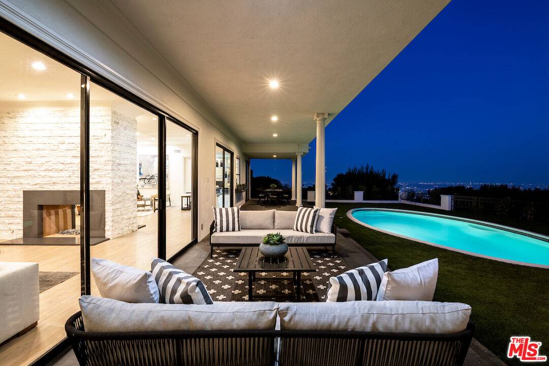 600   CLINTON PL Beverly Hills Flats LA