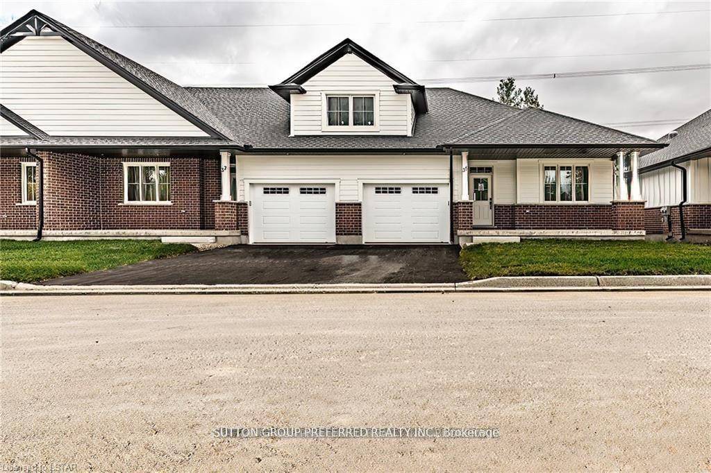 Quick Possession Home The Clearing at The Ridge, One floor freehold condo, full appliances package included.
