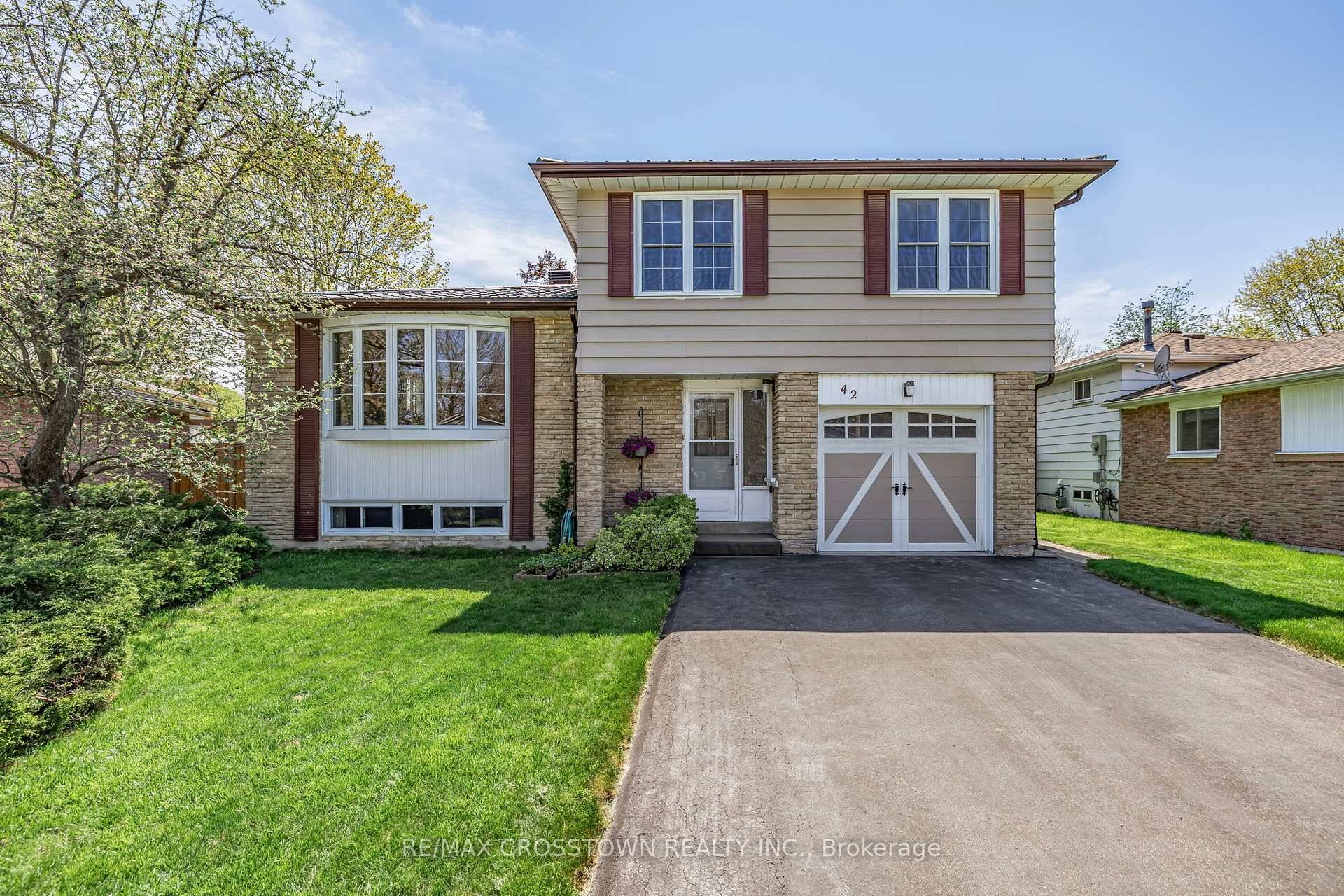 Charming 4 Bed, 2 Bath Side Split in Mature Alliston Neighbourhood.