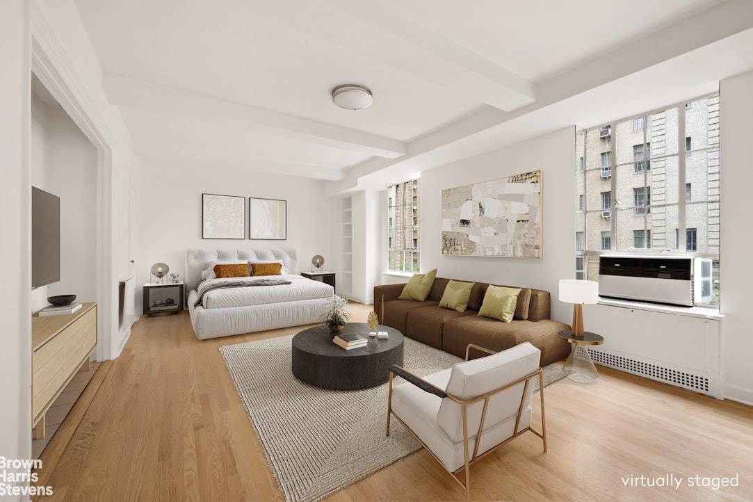 Bright and Spacious Studio with Garden Views at the Iconic Parc Vendome This large, sun filled studio is a rare find offering not only exceptional light and space but also ...