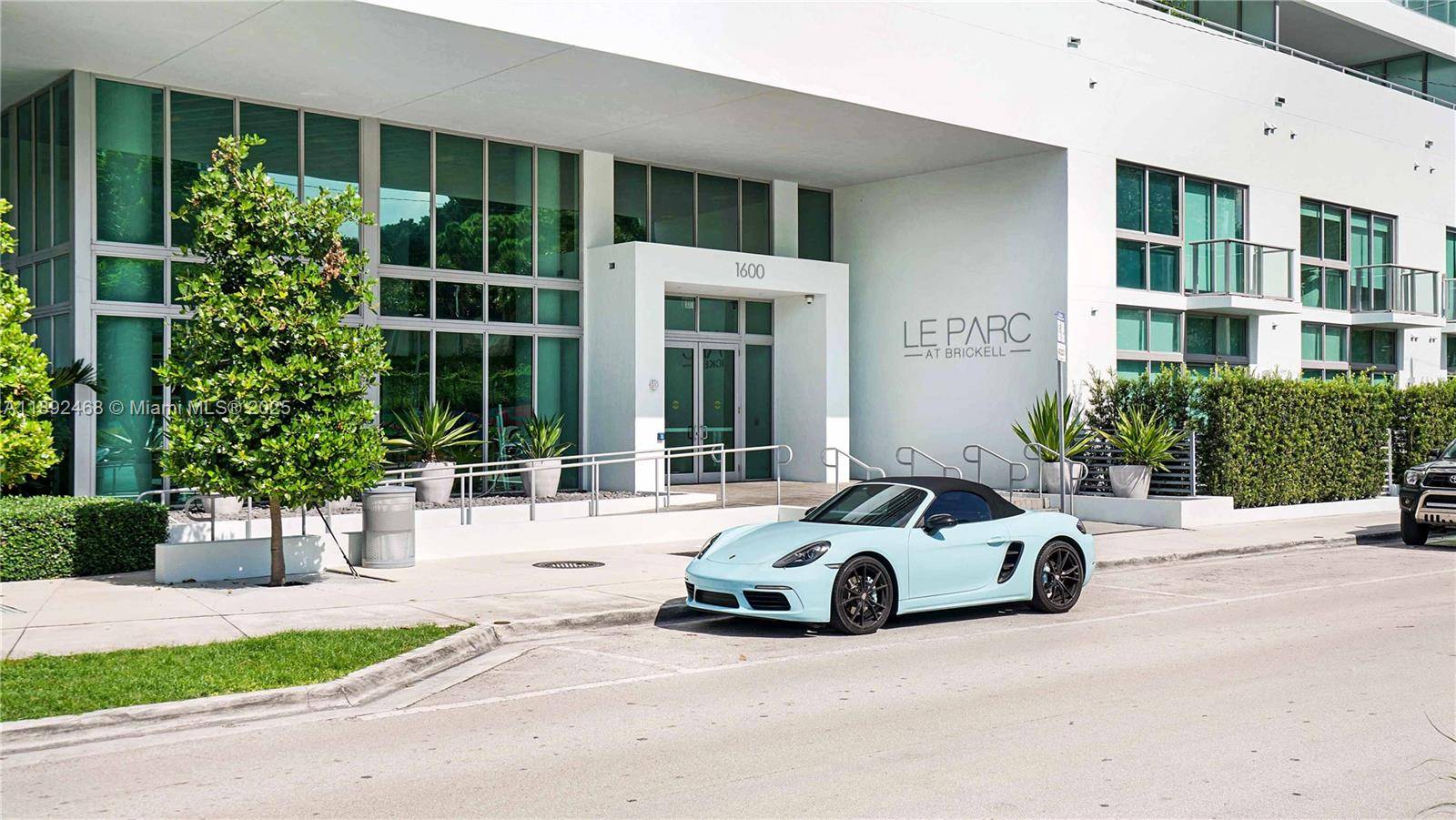 Beautifully updated 2 bed, 2 bath condo in the heart of Brickell !