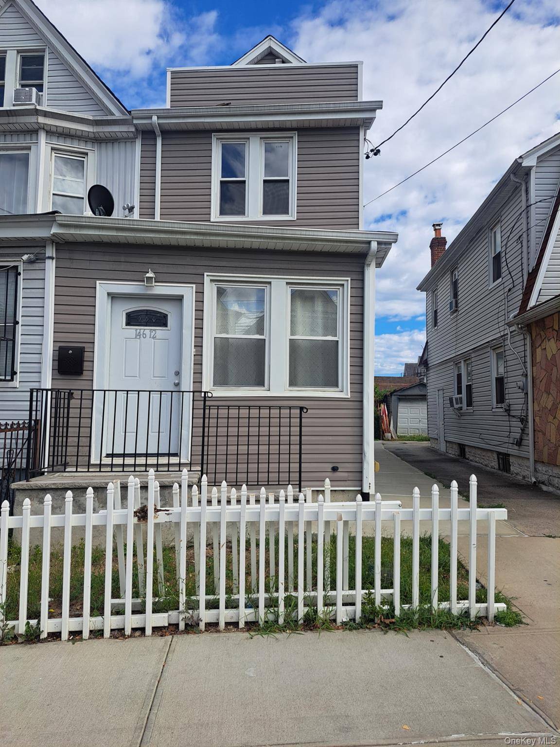 WHOLE ONE FAMILY HOUSE FOR RENT, IN PRIME LOCATION, MINT CONDITION