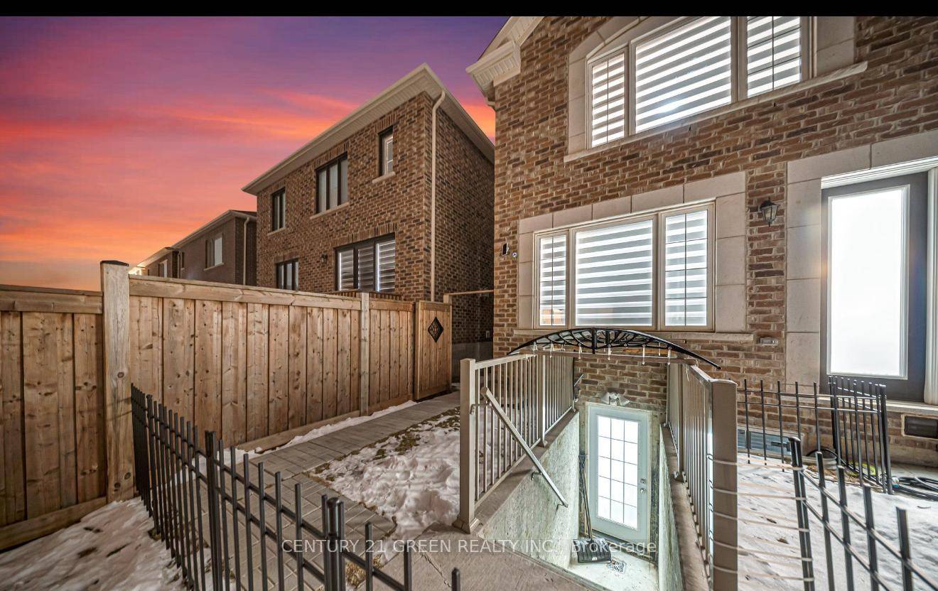 Spacious and well maintained 2 bedroom, 1 bathroom basement apartment available for lease in parking space.