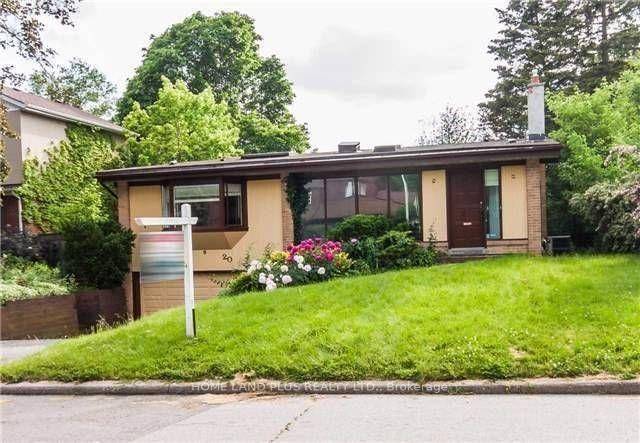 Unique Backsplit 4 Detached House With 4 Bedroom.