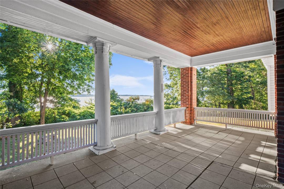 Welcome to the waterfront property of your dreams !