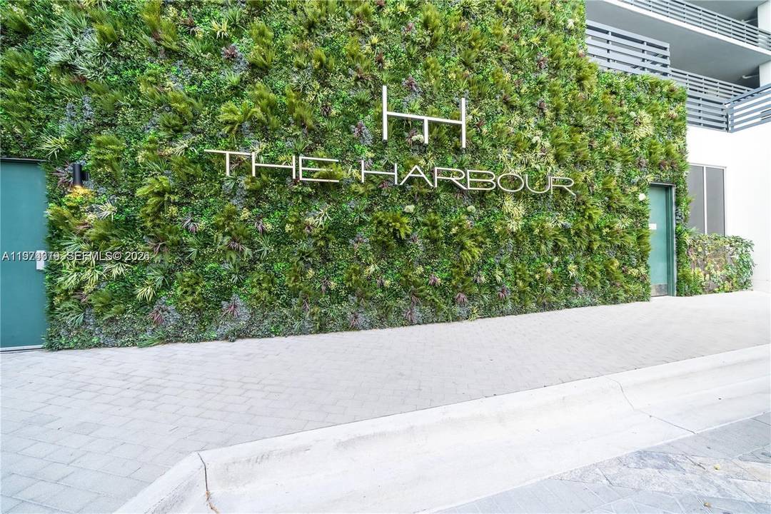 Modern Apartment in Spectacular The Harbour 1 bed plus Den 2 completely.