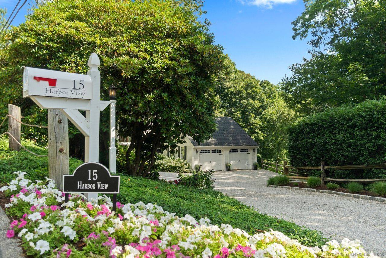 Good design is all about the details and this stunning Gambrel simply has it all.