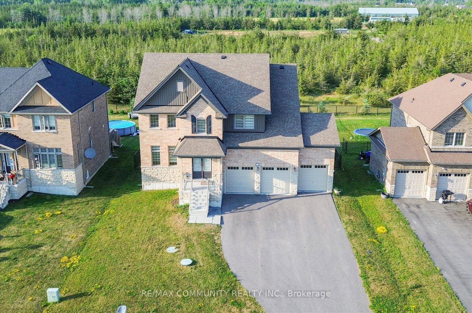 Welcome to 39 Summer Breeze Drive a stunning, new 4 bedroom detached home built by a reputable builder in the sought after Prince Edward Estates community.