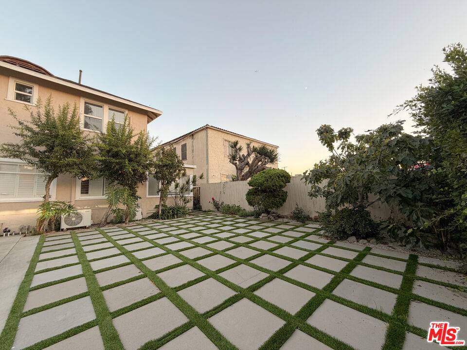 942 S Bronson Ave 4BR La