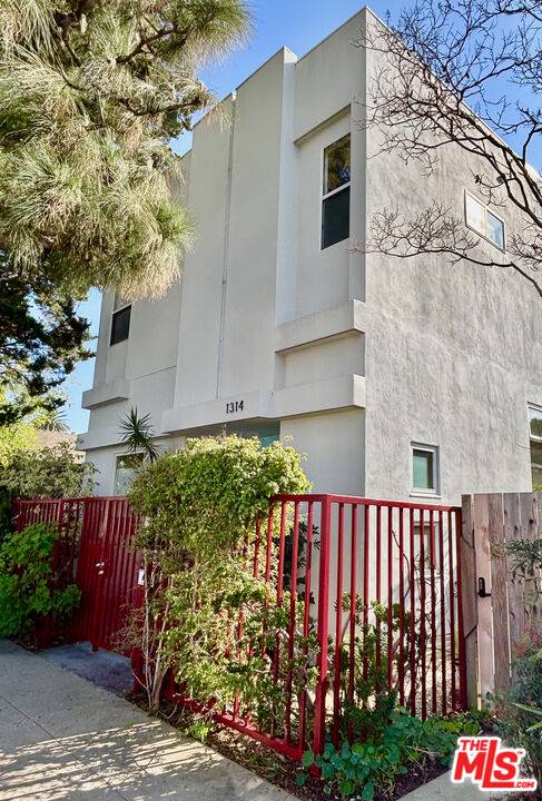 1314   Cabrillo Ave 4BR Marina Del Rey La