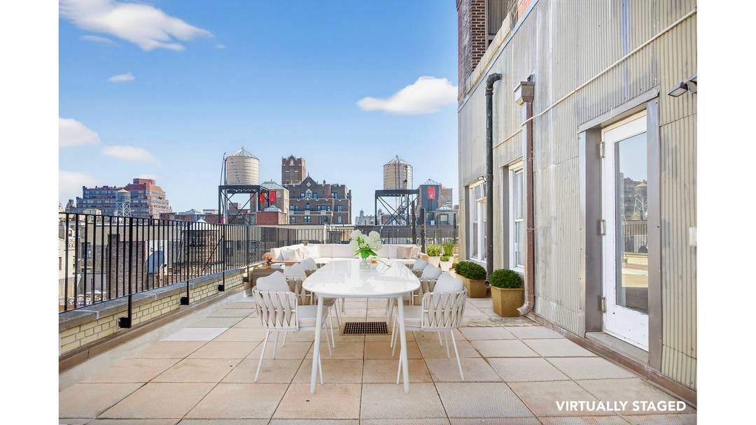 ALL OPEN HOUSES ARE BY APPOINTMENT ONLY PLEASE VIEW THE VIDEO FOR MORE DETAILS This perfect pied à terre one bedroom offers an open living dining area, a windowed kitchenette ...