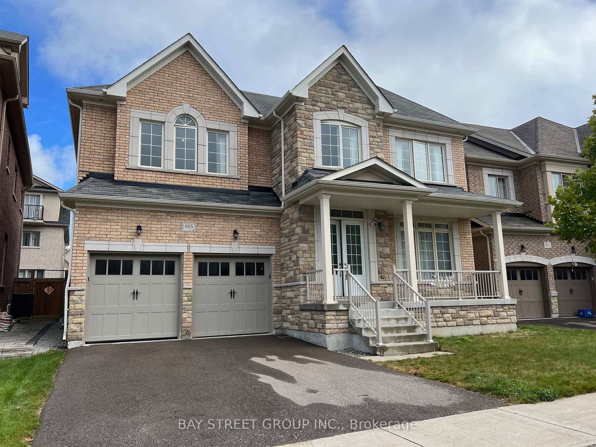 Detached House In Prestigious Copper Hill !