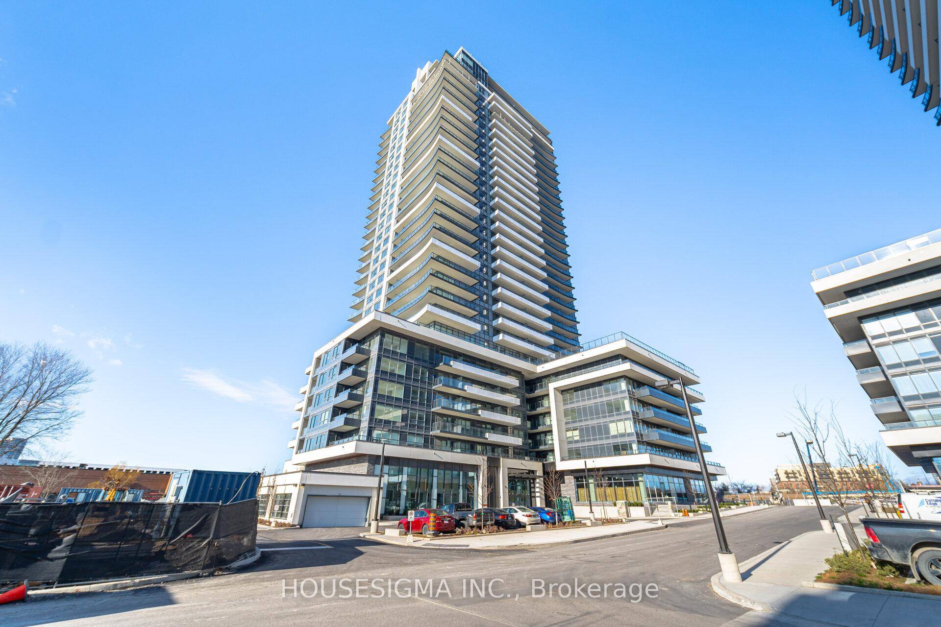 WOW Fabulous 1 1Br on 20th Flr w spectacular view of Lake Ontario !